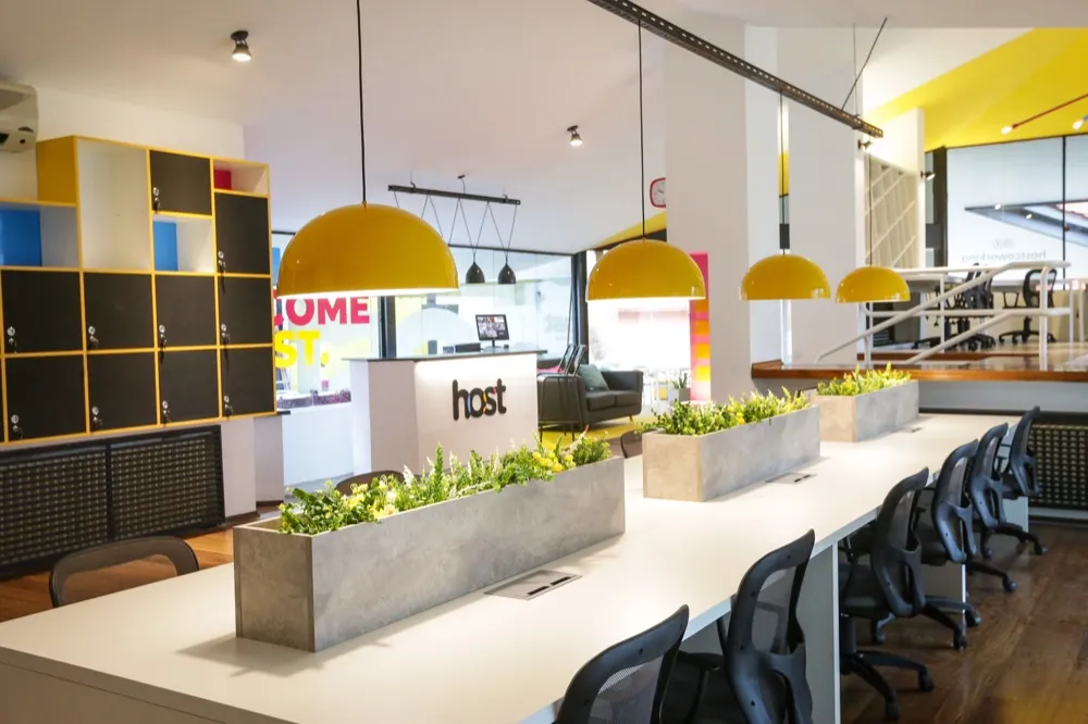 Mesas compartidas de coworking en Host Villa Belgrano